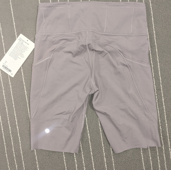 Lululemon Fast and Free short 10" non reflective - Picture 2 of 3